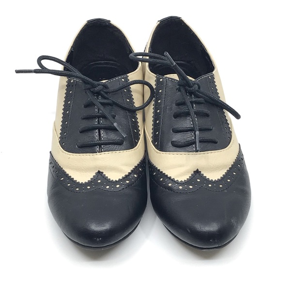 CALL IT SRING CREAM & BLACK VEGAN LACE UP LOAFER - Picture 2 of 8